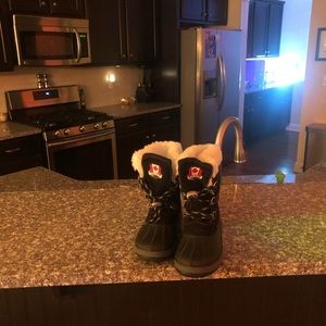 Boys US size 1 brand new Pajar boots